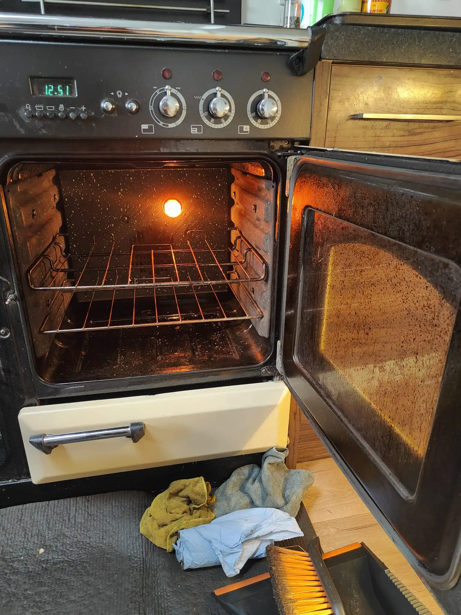 oven cleaning in Bagshot