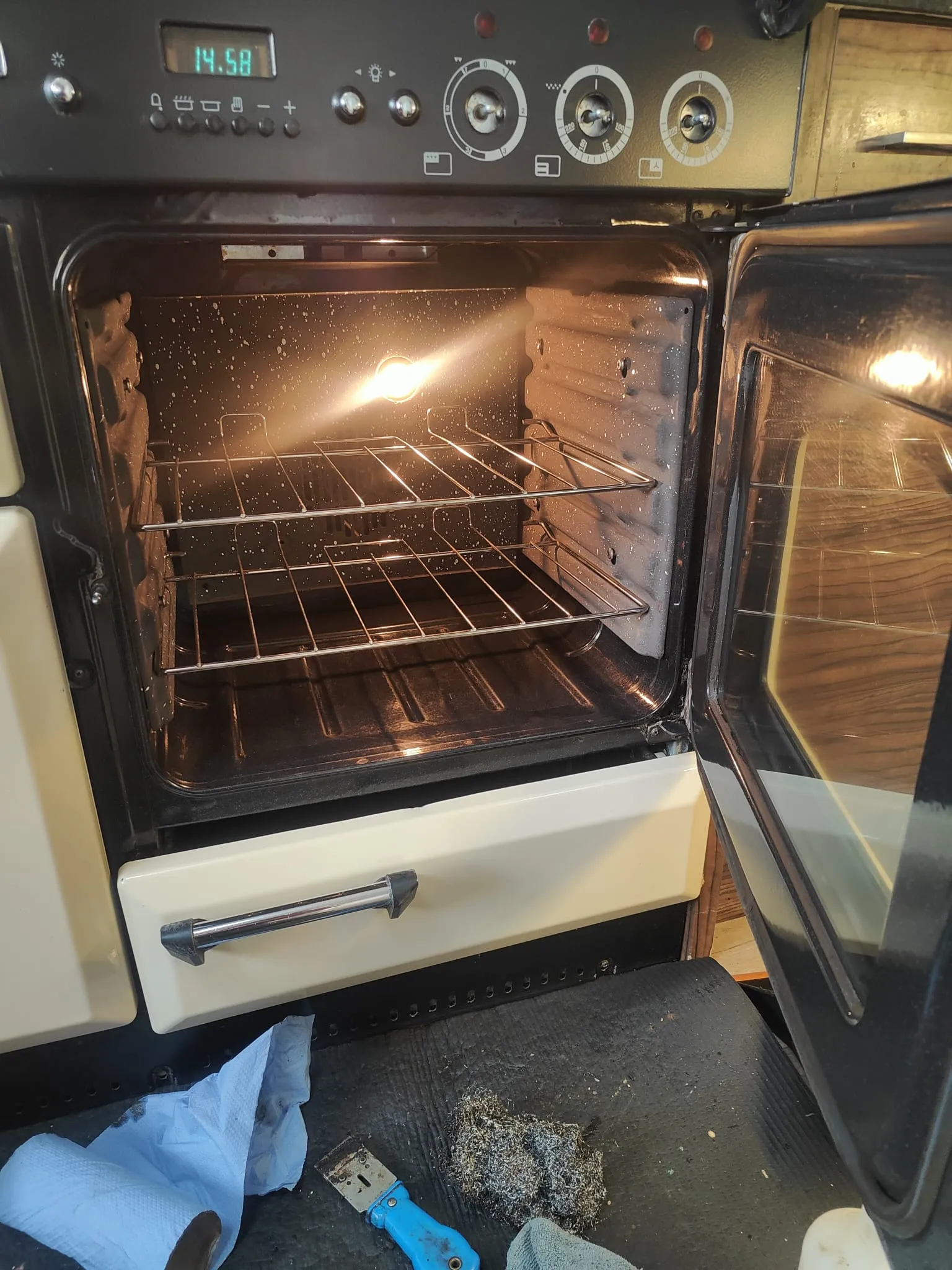 oven cleaning in Farnborough