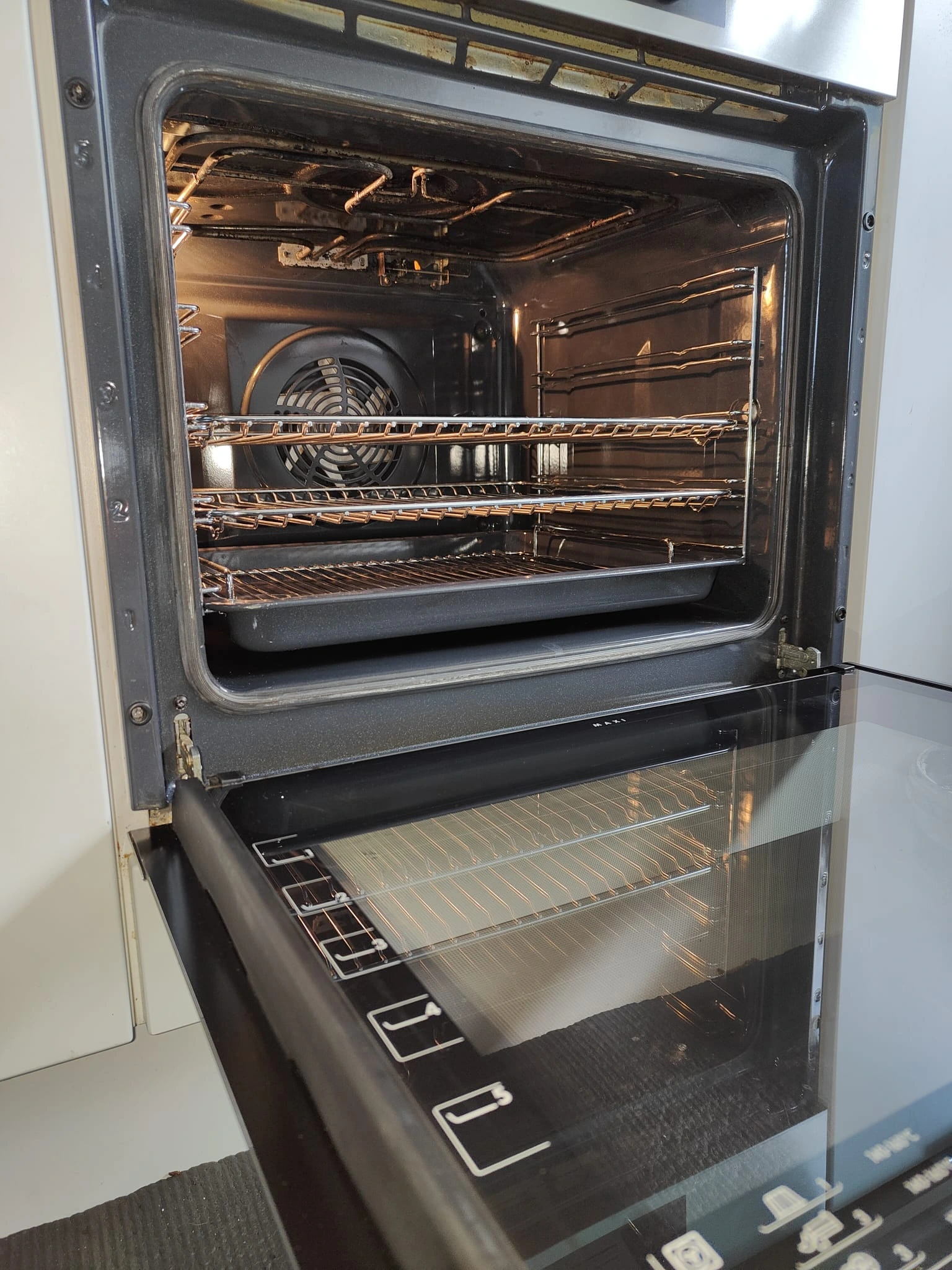 oven cleaning in Leatherhead