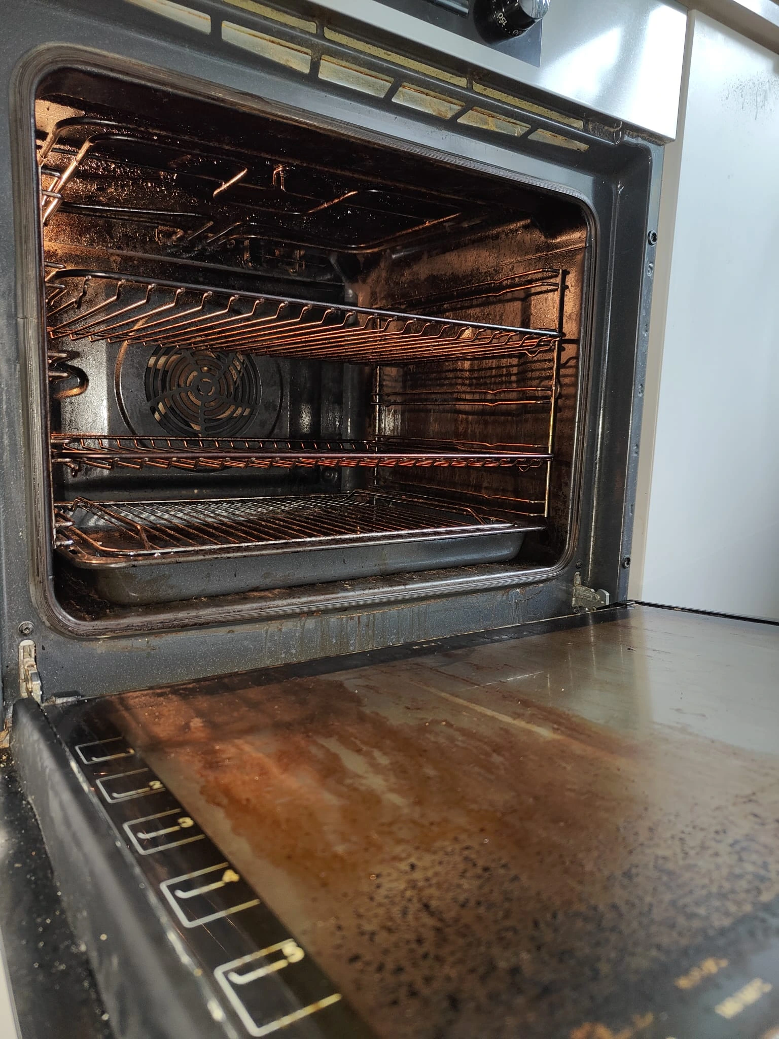 oven cleaning in Leatherhead